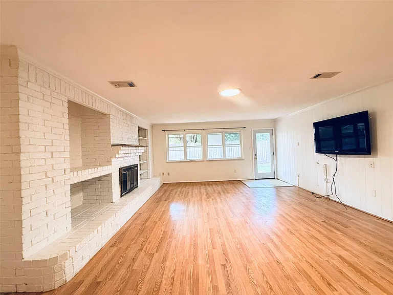 16439 Hickory Knoll Dr — Photo 9