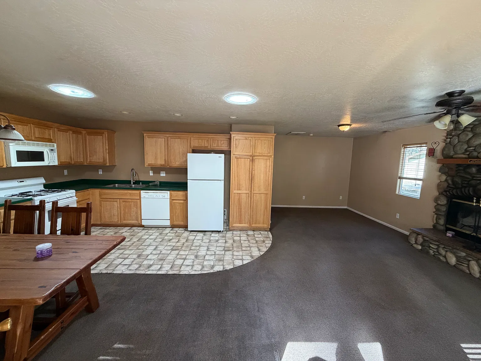 2 bed, 900 sqft, $2,000 — Photo 1