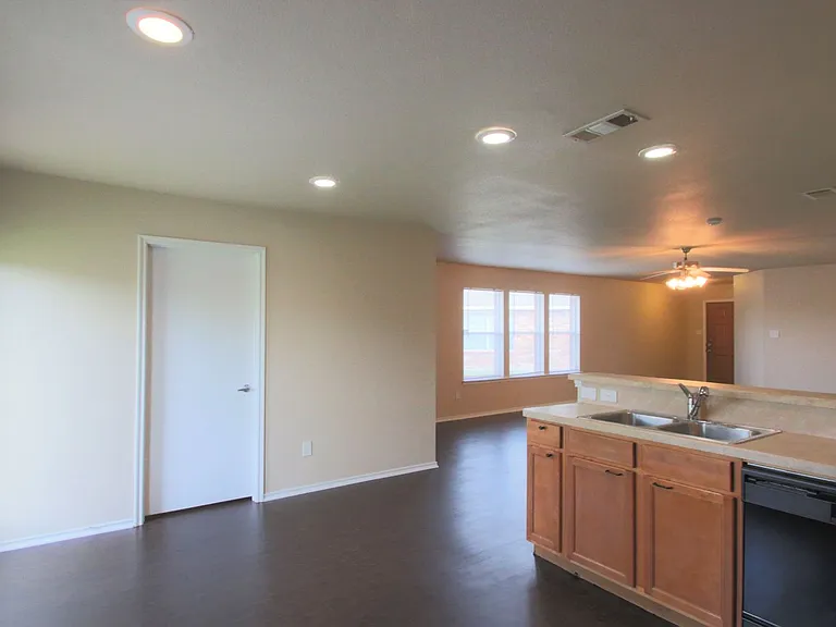 557 Winbridge Ln — Photo 8