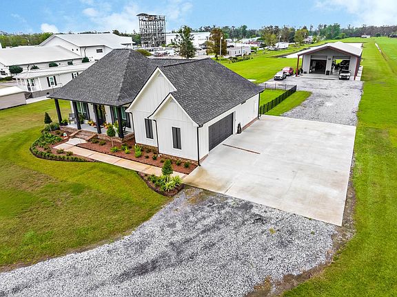 2nd image of 2811 Bayou Blue Rd
