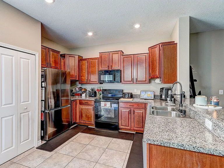 12910 Utopia Gardens Way — Photo 16