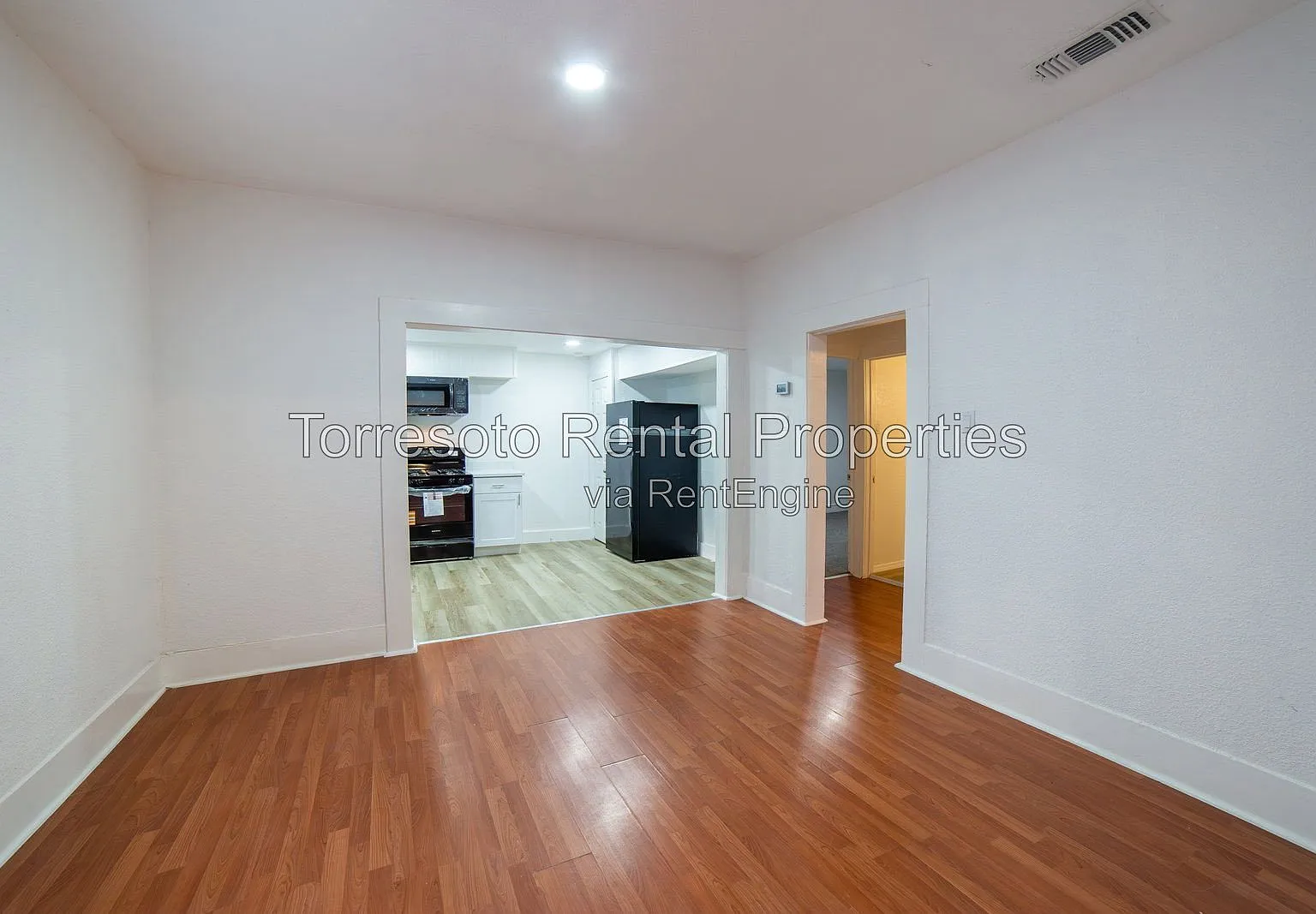 2 bed, 1.0 bath, 2771 sqft, $1,400 — Photo 4