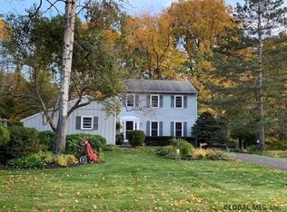 26 Lacy Ln, Loudonville, NY 12211