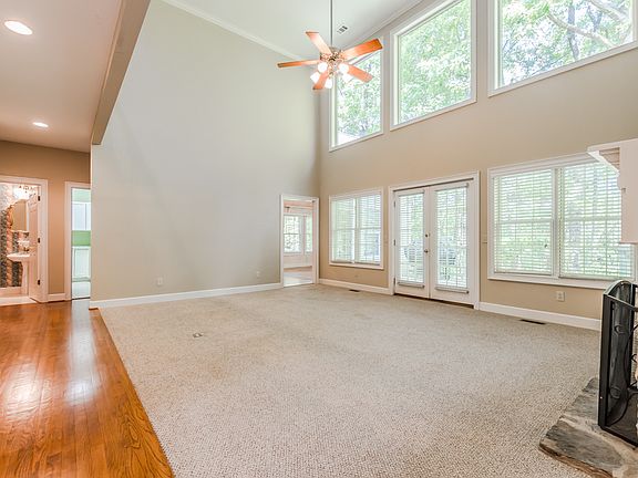 5th image of 327 Jarrett Ln #A