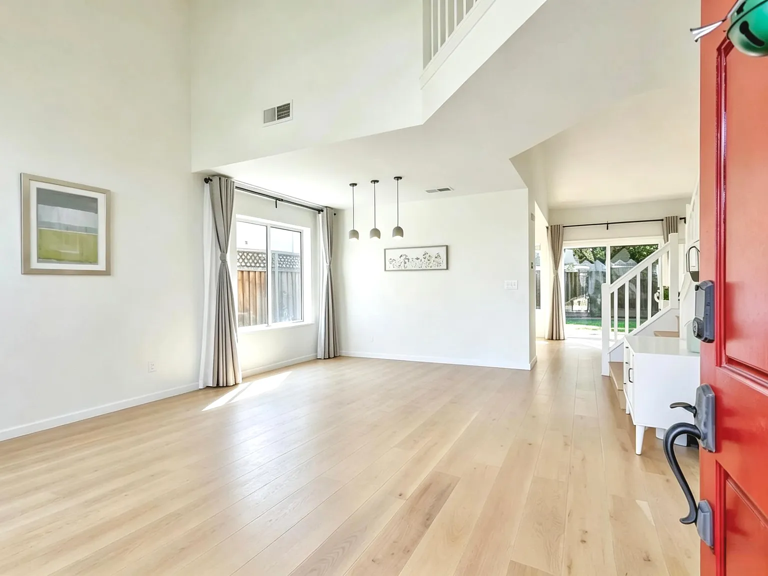 3 bed, 2.5 bath, 1438 sqft, $5,600 — Photo 3