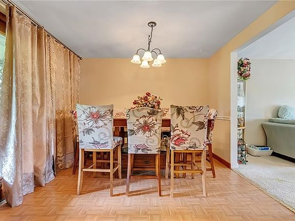 5th image of 14 Lorrie Dr