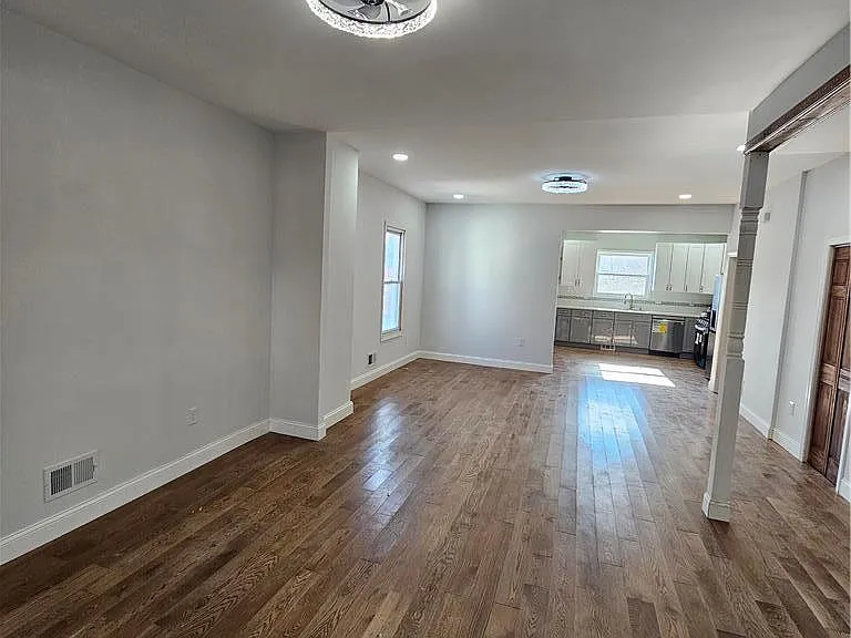 912 Spring Garden St — Photo 3