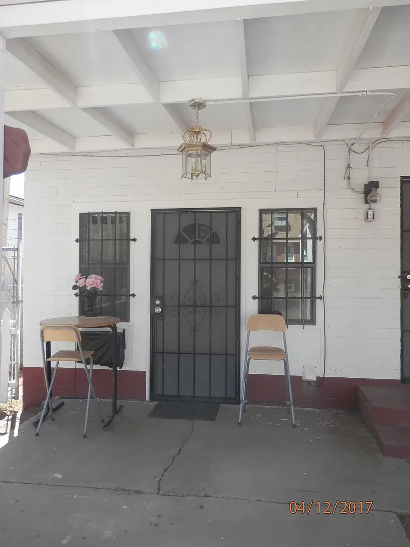 300 S. Iron St. — Photo 3