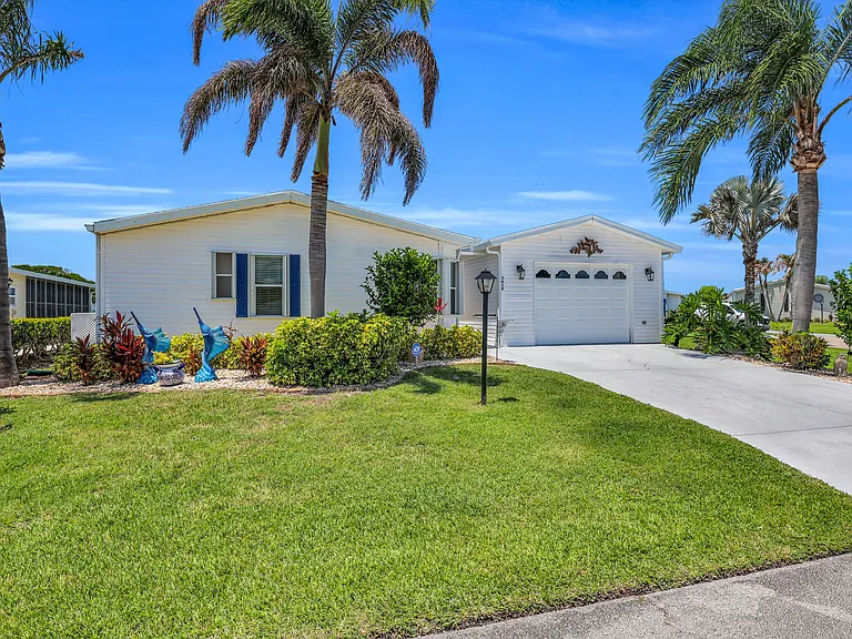 3416 Feriwinkle Ct — Photo 48