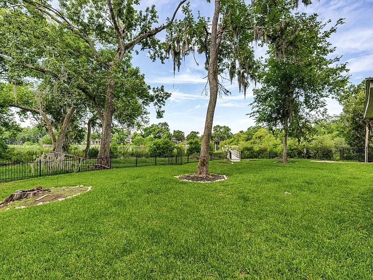 226 Jade Point — Photo 37
