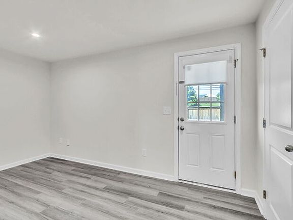 4th image of 202 Bearmont Trl