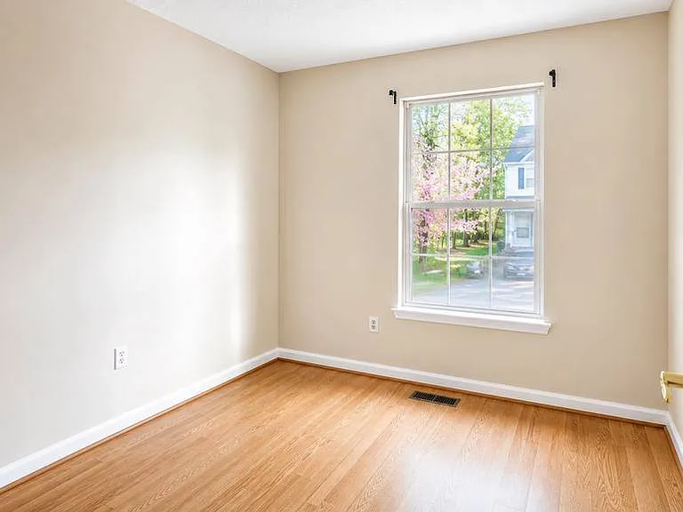 45275 Elkton Ln — Photo 12