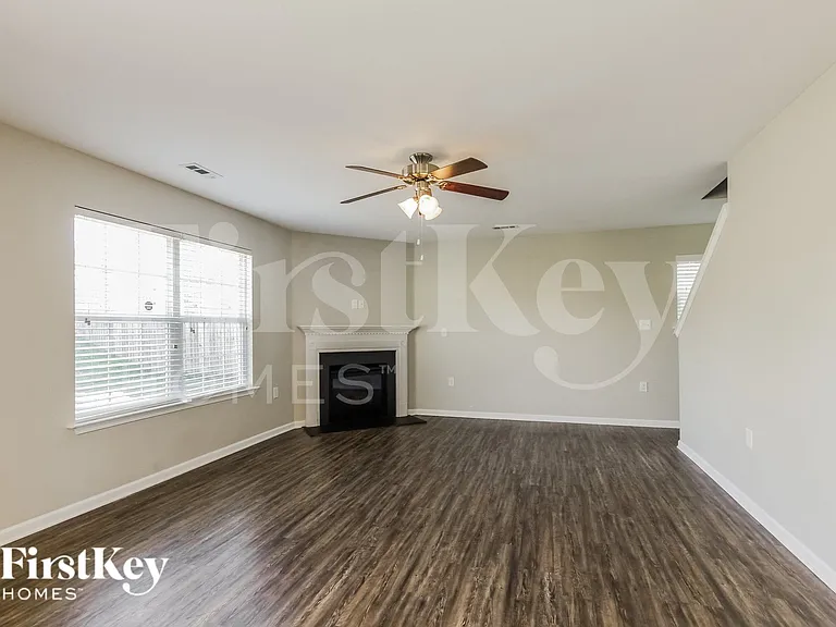 2936 Village Center Dr — Photo 7