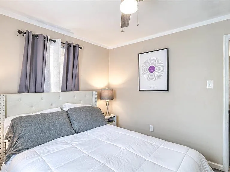 200 N Sacramento Ave #2 — Photo 11