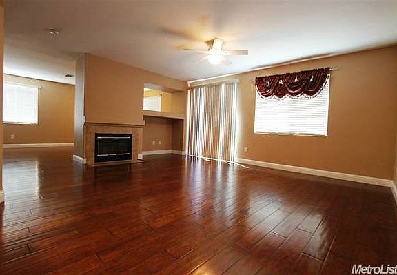 3rd image of 553 Farridge Dr