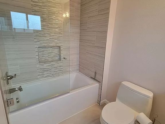 3rd image of 2037 Southwood Dr