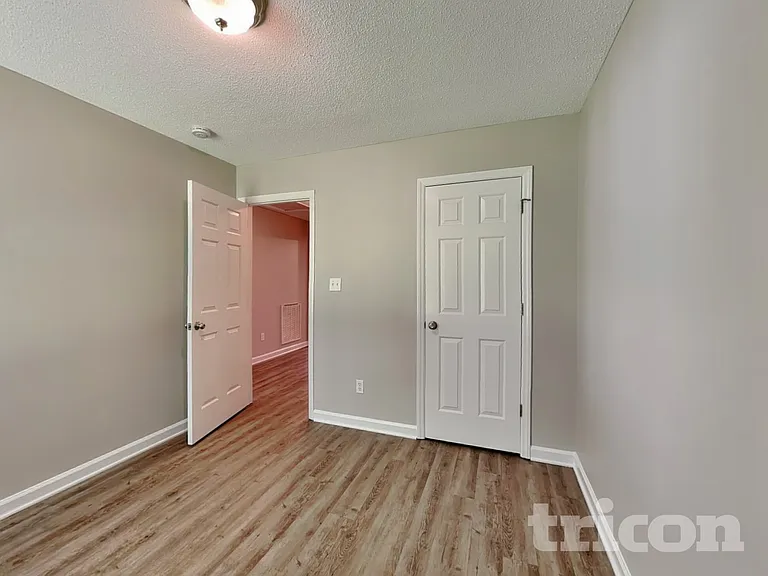 2112 McKinnon Dr — Photo 12