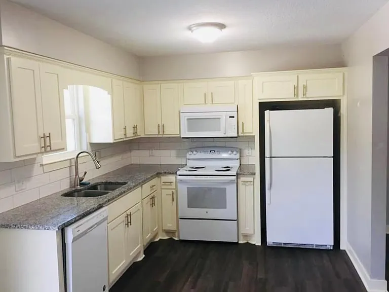 10644 N Walnut St — Photo 2