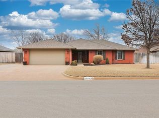 1904 Kristie Ln, Weatherford, OK 73096