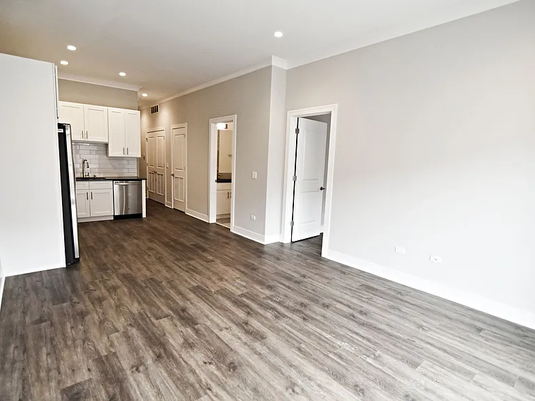 927 W. Irving Park — Photo 23