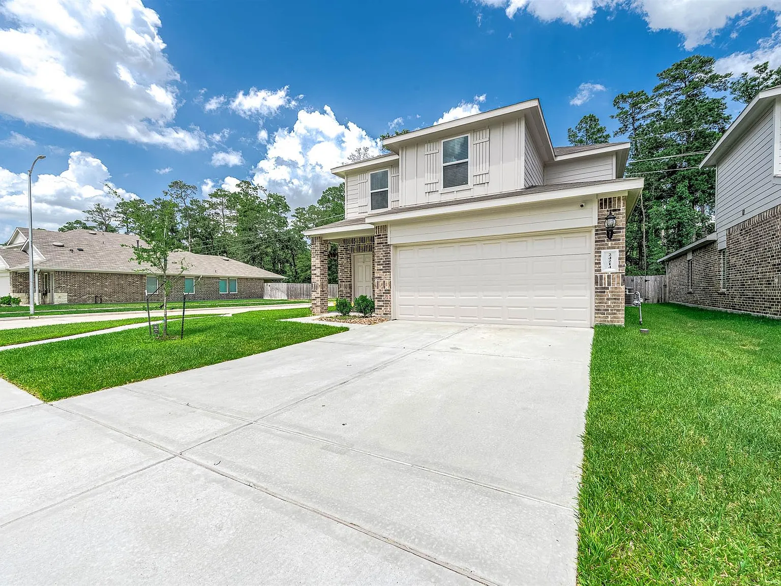 4 bed, 2.5 bath, 2144 sqft, $2,400 — Photo 2