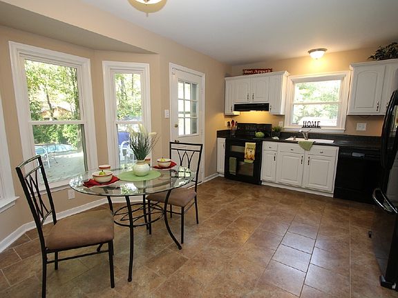 2nd image of 10168 Berrymeade Pl