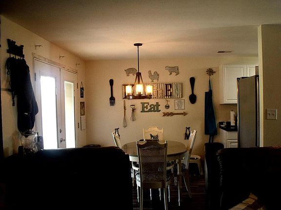 4th image of 2090 Arapaho Dr