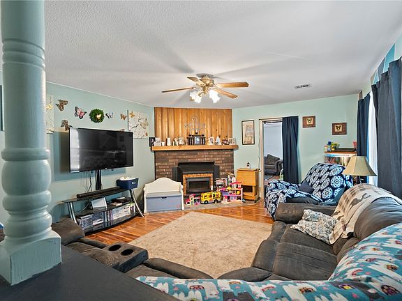 5th image of 14610 Oakcrest Dr
