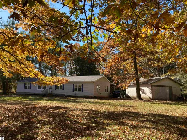 3565 Chrivia Rd, Lupton, MI 48635