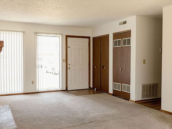 3rd image of 3950 N Garland Cir #2