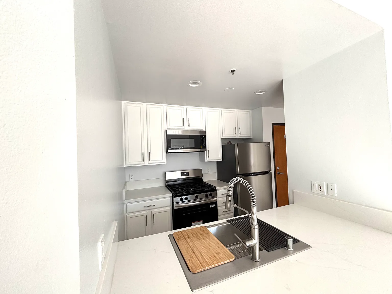 1 bed, 600 sqft, $2,700 — Photo 2