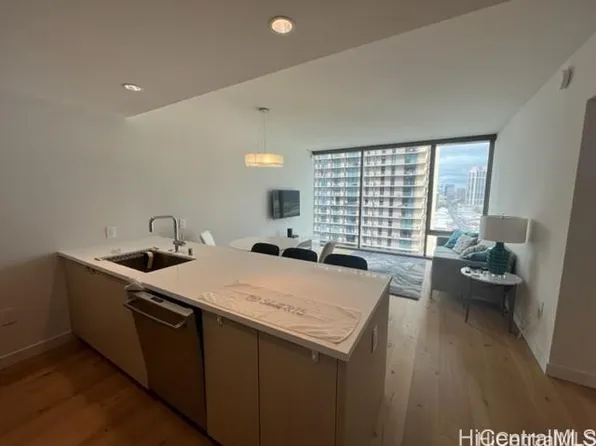 1001 Queen St #1413, Honolulu, HI 96814