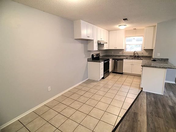 4th image of 4917 Lovell Ave