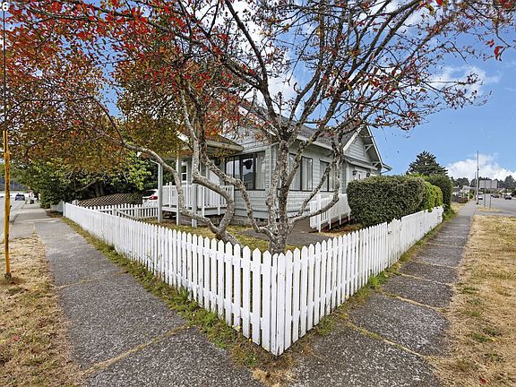 2nd image of 289 Harbor St