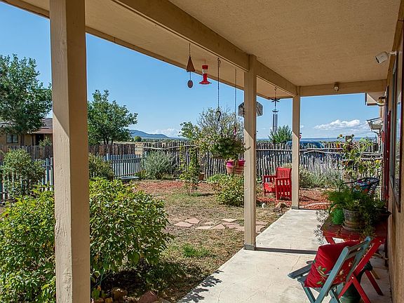 4th image of 305 La Luz Dr