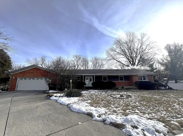 12 Thomas Dr, Normal, IL 61761