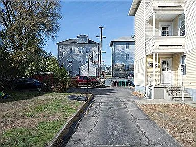 25 Read Ave #3 — Photo 13
