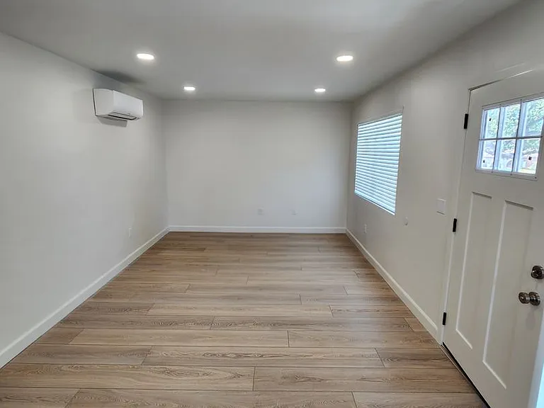 1531 Burton Street — Photo 5