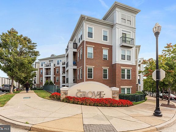 5th image of 2465 Army Navy Dr #1-211