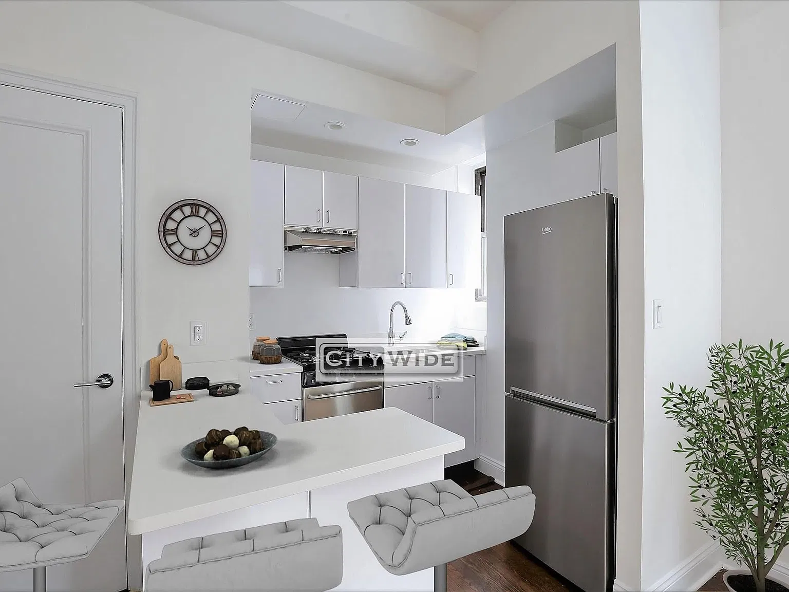 140 E 46th St — Photo 3