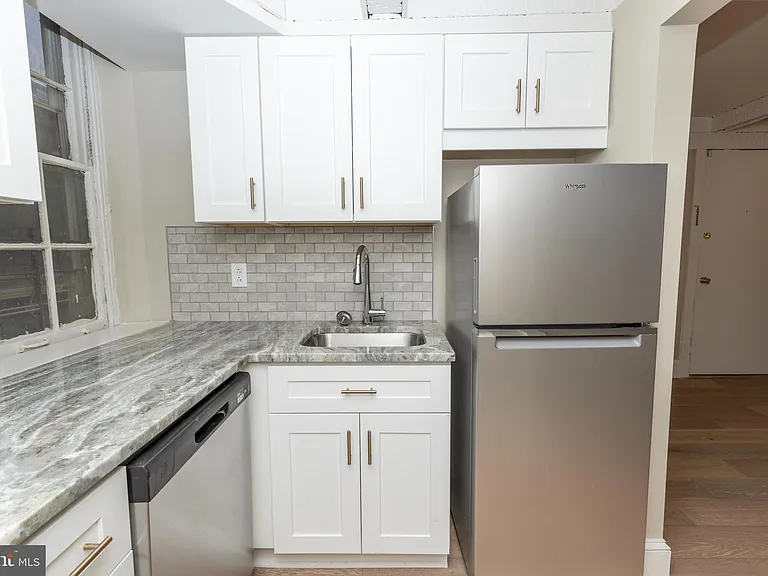 901 Clinton St #3 — Photo 10