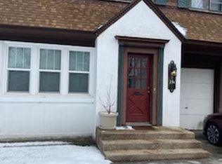 251 1/2 W 11th St, Holland, MI