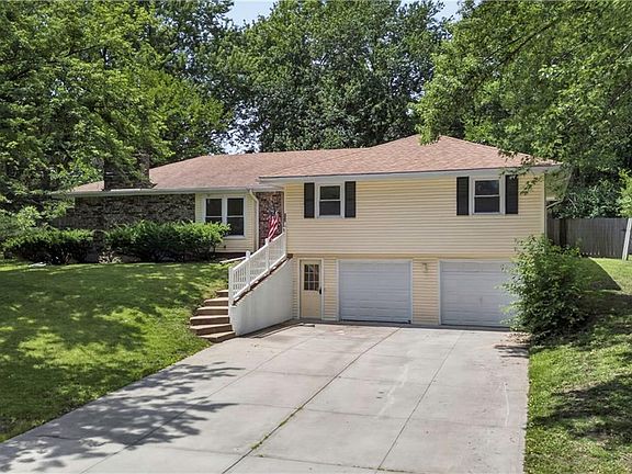 2nd image of 218 Oak Hill St