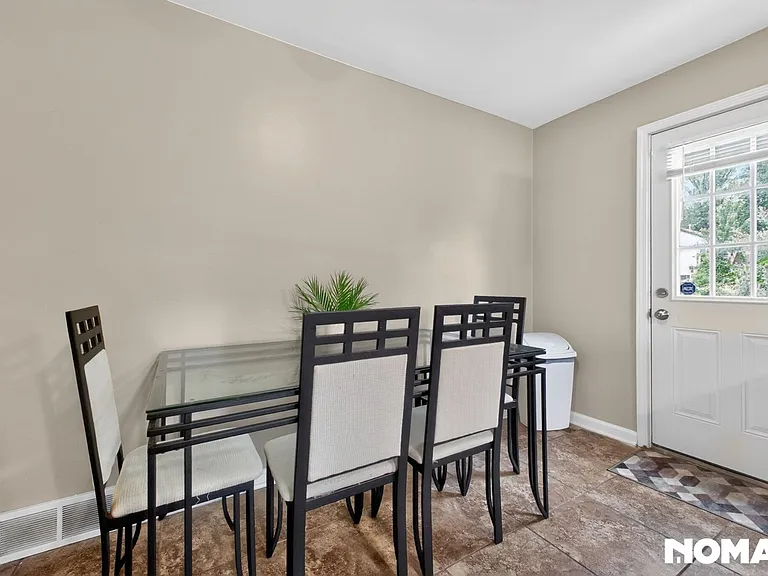 1723 Edgewood Dr — Photo 6