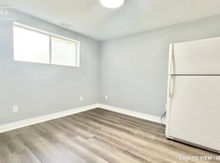 593 Mount Anne Dr #2, Waterloo, ON N2L 4W6