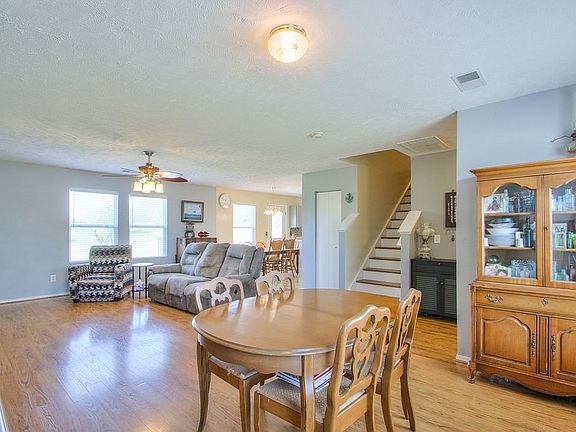 4th image of 2683 Sutherland Dr