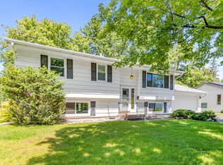 2412 W 107th St, Bloomington, MN 55431