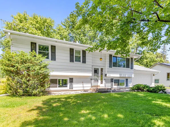 2412 W 107th St, Bloomington, MN 55431