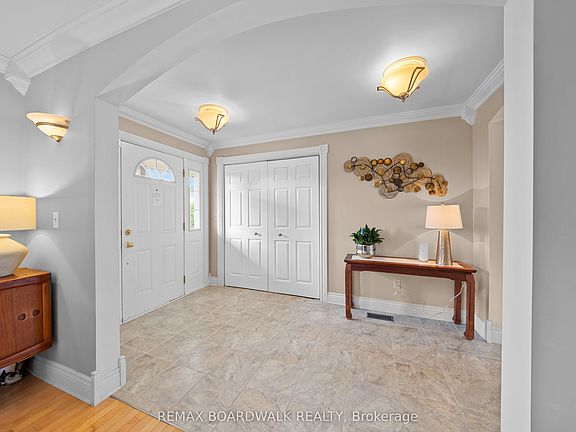 4th image of 955 Lacroix Rd
