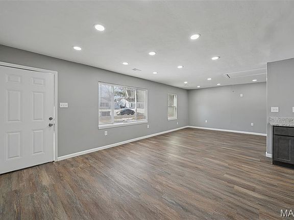 2nd image of 9820 Lorna Ln